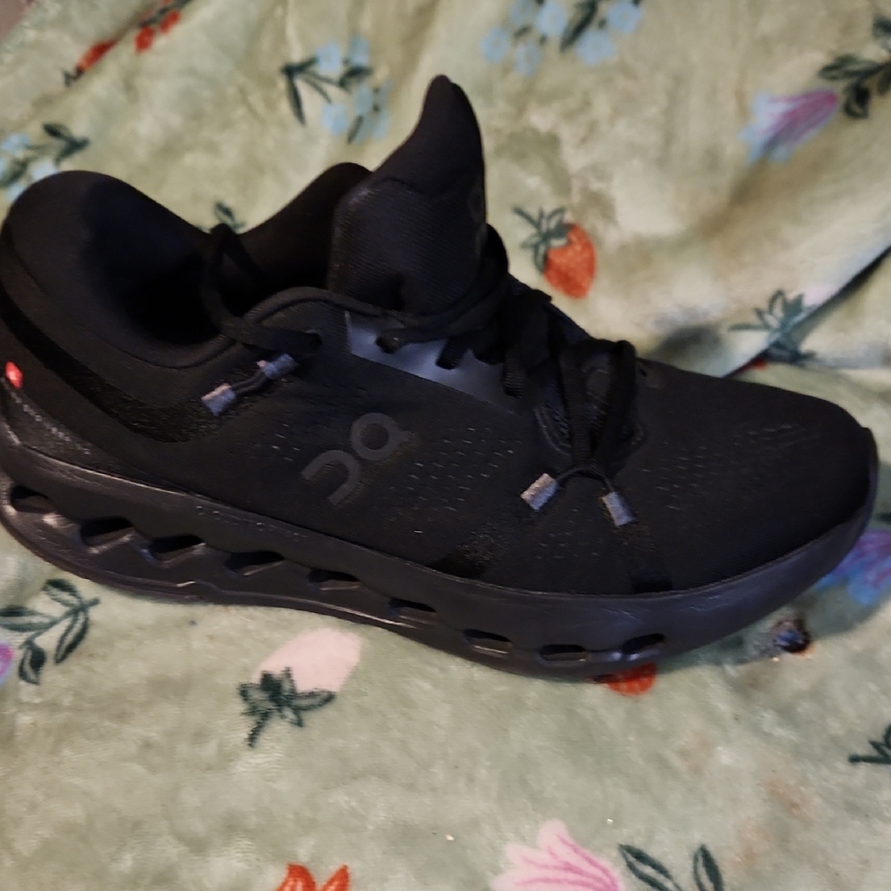 ON Cloude Surfer Helion Black Athletic Running Shoe